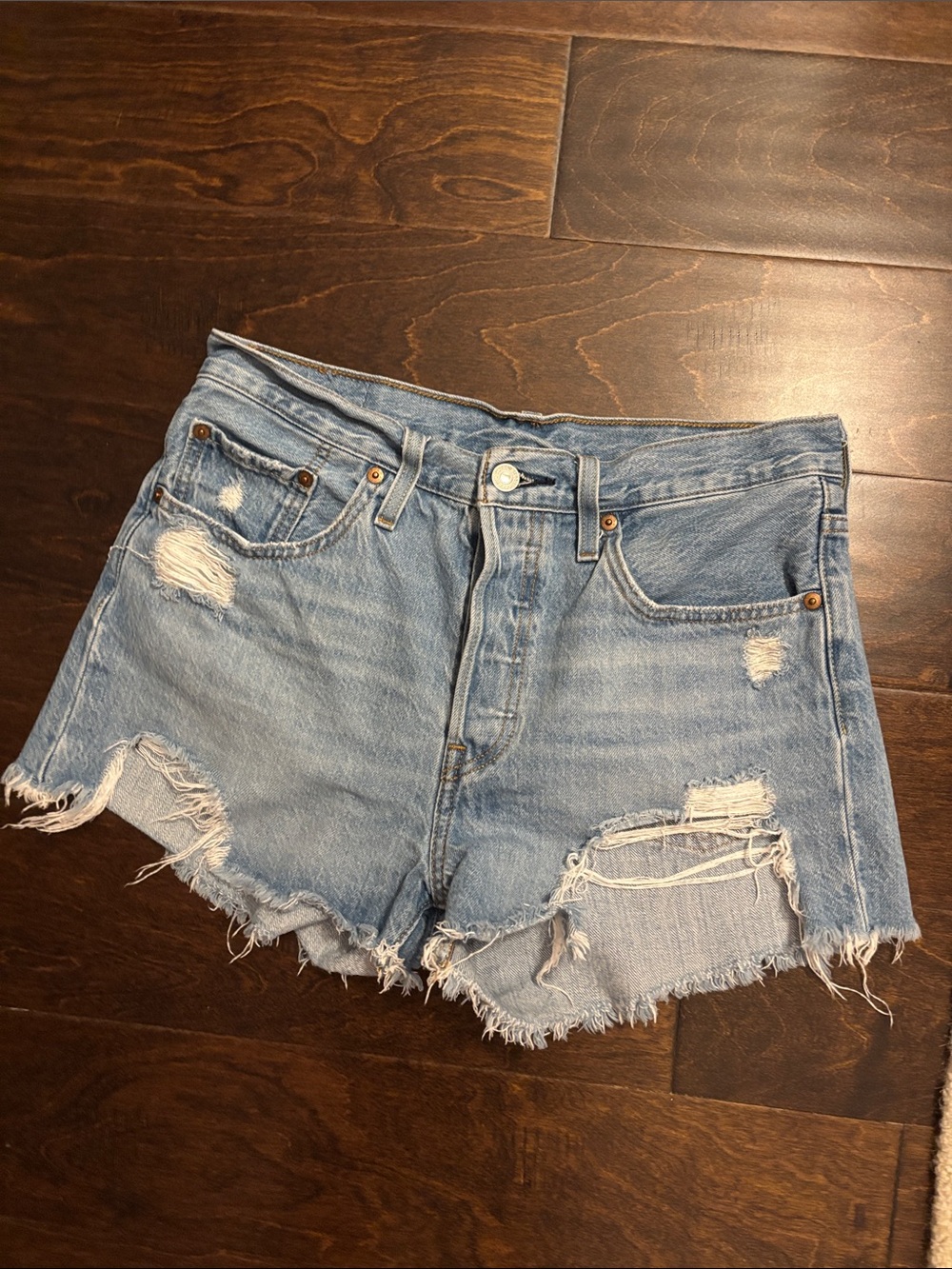 💙LEVI’S 501 Ripped Jean Shorts